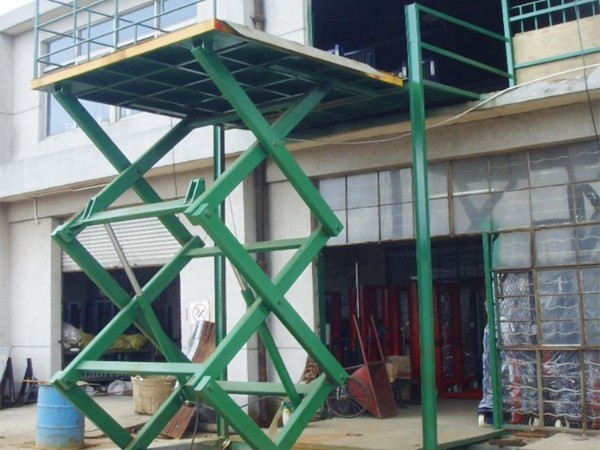 導軌式佛山升降平臺在現(xiàn)代工業(yè)生產(chǎn)中的應(yīng)用